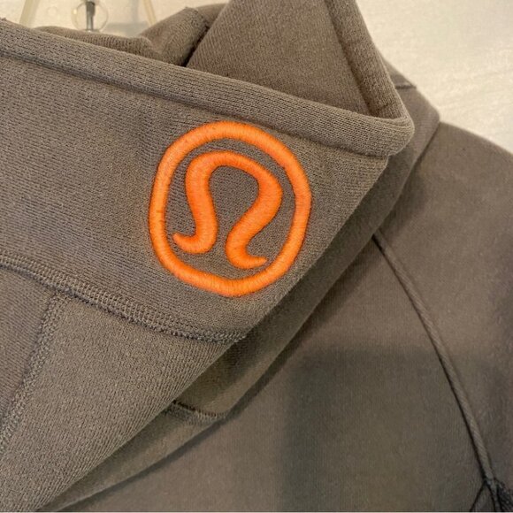 Lululemon Scuba  Hoodie II Ladies 8 Fatigue Green} - Picture 8 of 11